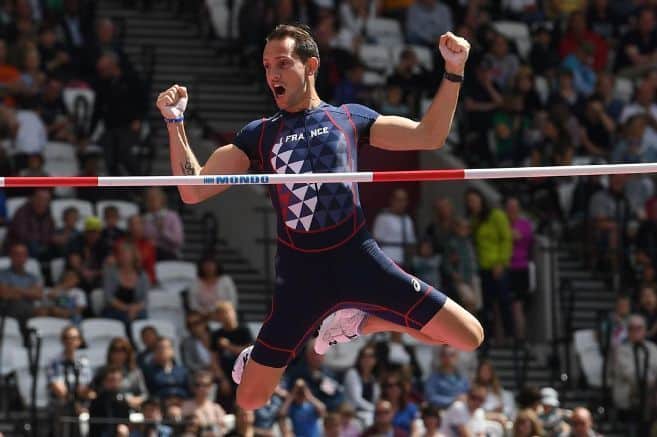 RENAUD LAVILLENIE COMMENCE FORT !