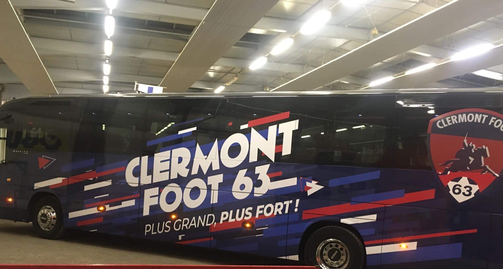 Le Clermont Foot dévoile son nouveau bus !