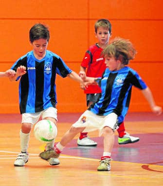 Tournoi de foot en salle pour les jeunes footballeurs de Cebazat Sports !