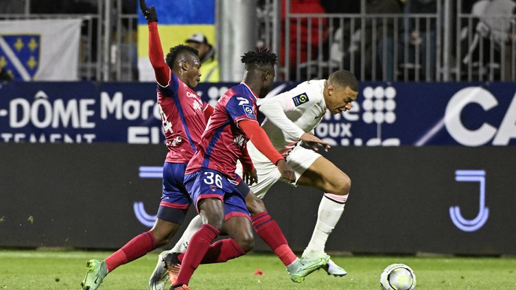 Premier match face au PSG